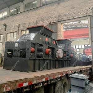 兩臺(tái)超大型半自動(dòng)液壓對(duì)輥制砂機(jī)發(fā)往湖北襄陽征戰(zhàn)沙場(chǎng)