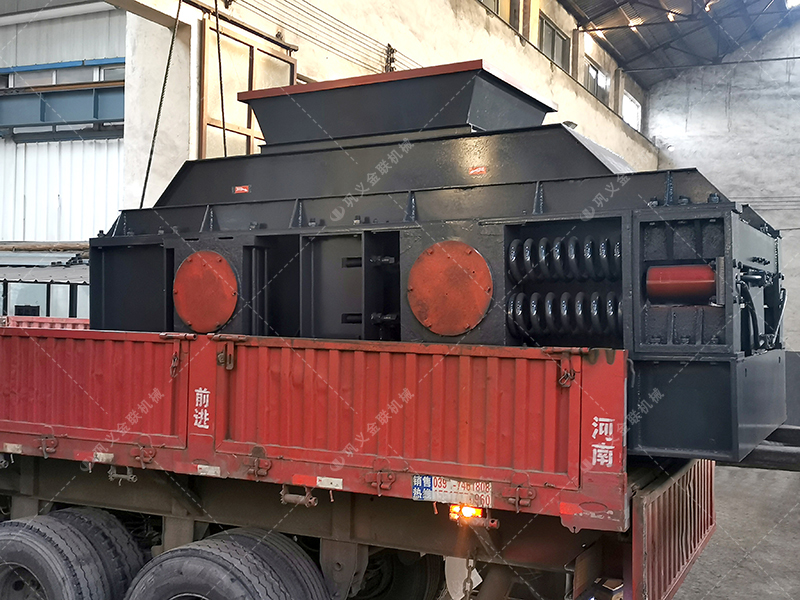 大型鵝卵石破碎機(jī)設(shè)備發(fā)貨 兩臺破碎機(jī)發(fā)往新疆