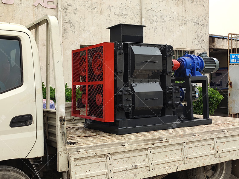 客戶定做4PGT0404小型四輥破碎機發貨圖片 發往山東