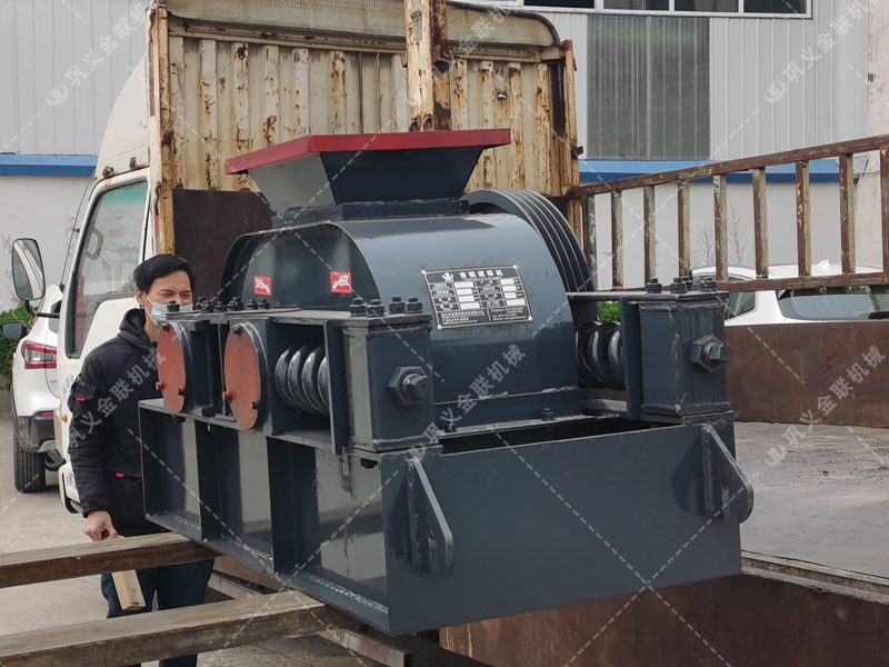 2pg400X250小型對(duì)輥破碎機(jī)發(fā)貨圖片_發(fā)往湖南長沙_破碎石英沙