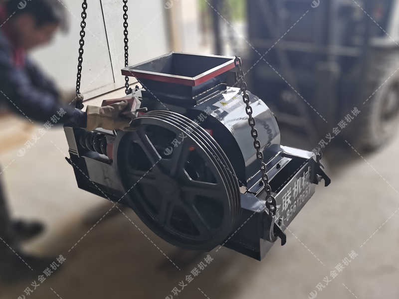 2pg400X250小型對(duì)輥破碎機(jī)發(fā)貨圖片_發(fā)往湖南長沙_破碎石英沙