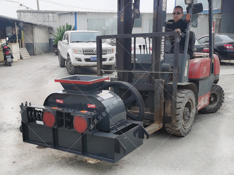 2pg400X250小型對(duì)輥破碎機(jī)發(fā)貨圖片_發(fā)往湖南長沙_破碎石英沙
