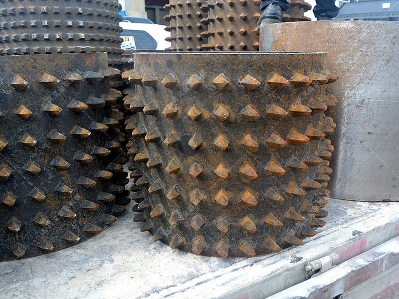 建筑垃圾回收難？雙齒輥破碎機為何能輕松“消化”不規則物料？